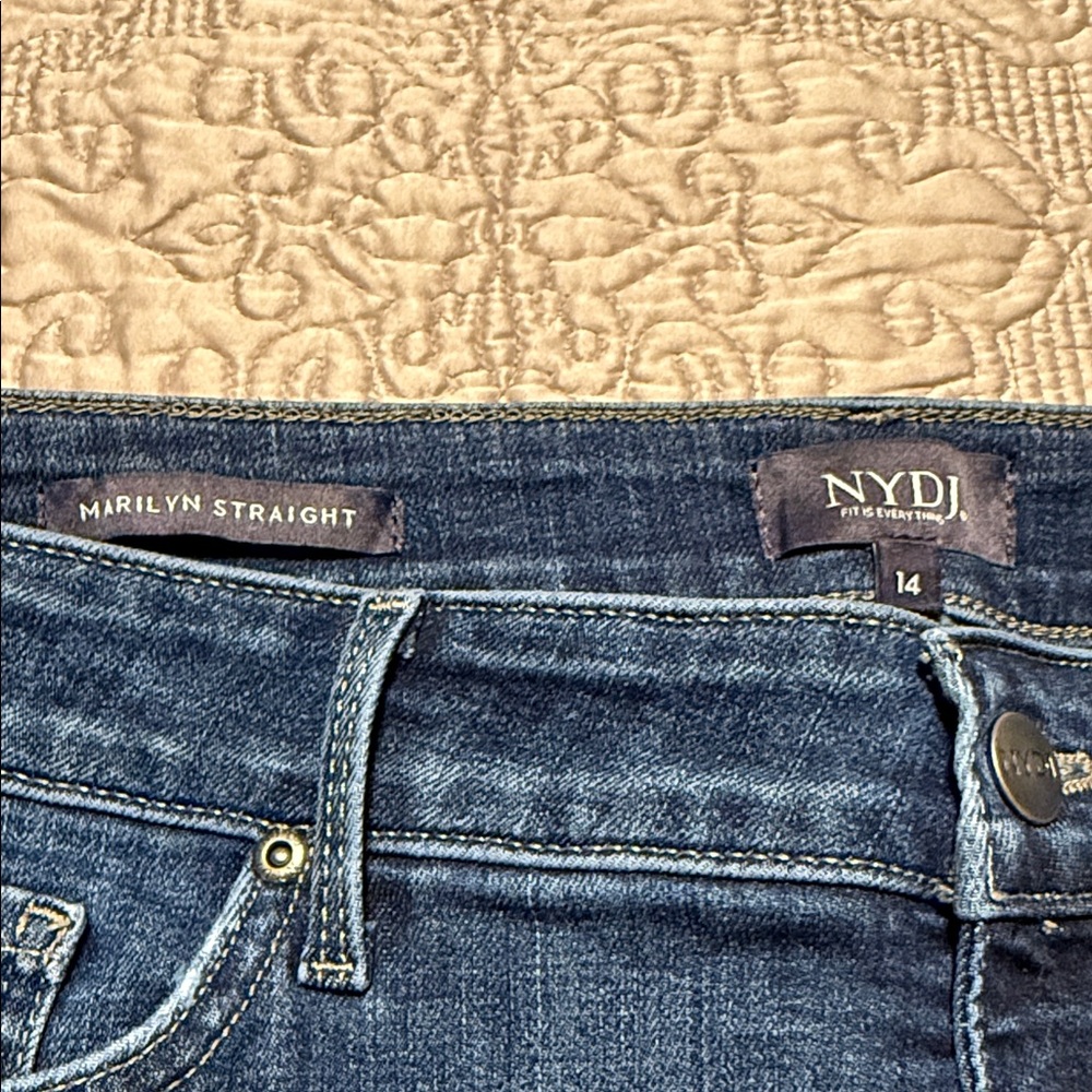 NYDJ Marilyn Straight Leg  Cropped Jeans in Classic Blue